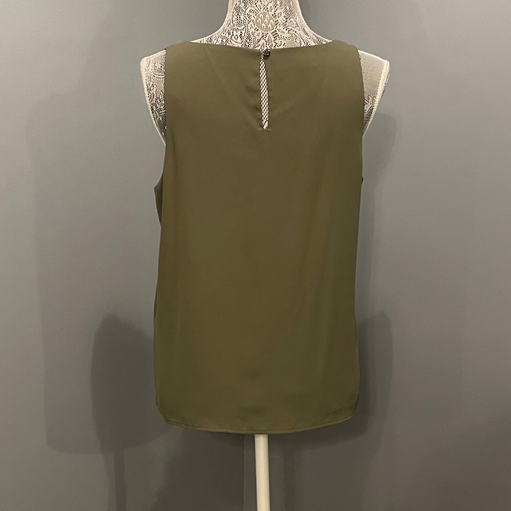 Green Simply Styled Shell - Picture 2 of 6